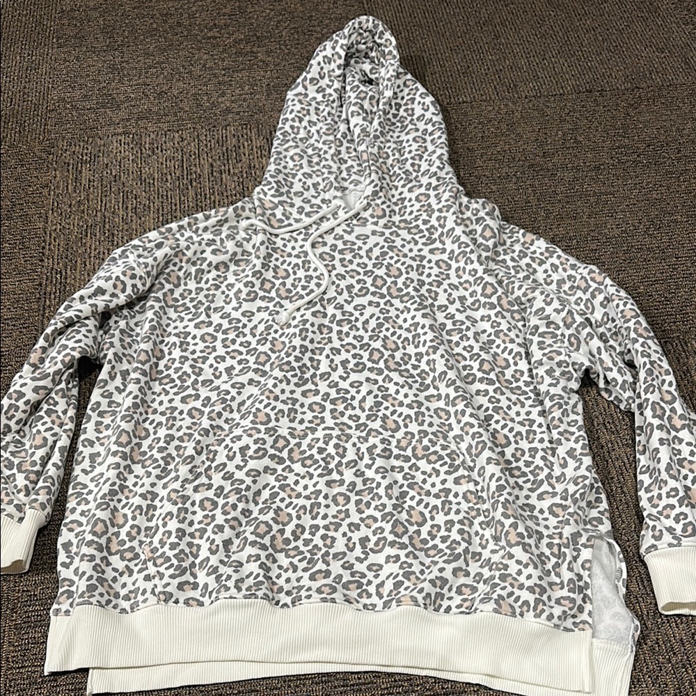 American Eagle Outfitters Oversized Gray and White Leopard Print Hoodie